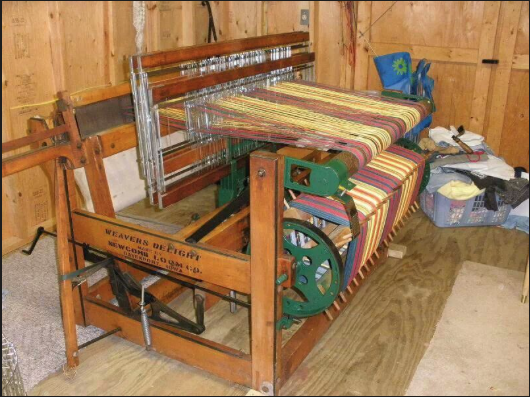 traditional carpet weaving loom